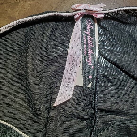 Victoria's Secret Sexy Little Things Garter. Size Medium. - Picture 4 of 4